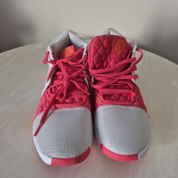 Nike LeBron Basketball Sneakers - Picture 6 of 7